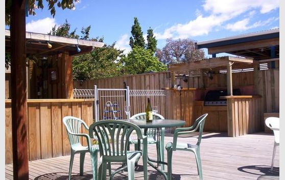 Private Outdoor Entertaining and Sleeps 9