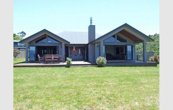 WHAREROA - QUALITY LAKEFRONT LIVING