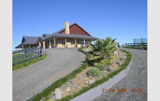 EXECUTIVE HOME ON 31.35 HA