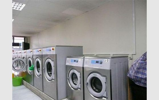 Relax! This Sophisticated Laundromat Will Work Well For You!