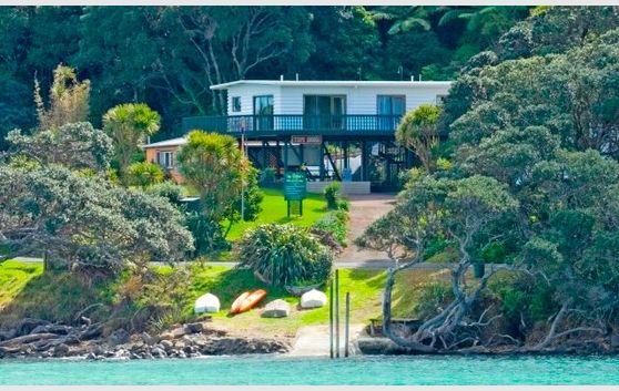 GREAT BARRIER ISLAND: Waterfront Lodge In Stunning Location. FHGC $2,500,000