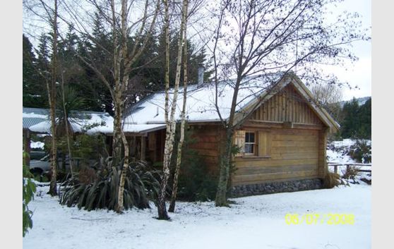 A Romantic Log Cabin with Privacy and Stunning View of Mt Ruapehu