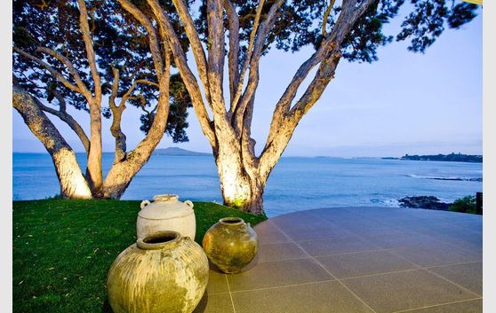 Family Friendly Water Front Home In The Heart Of Takapuna!