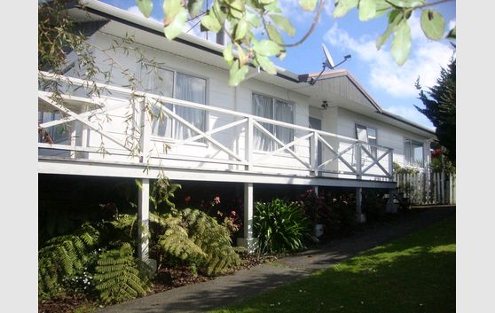 ZONED FOR SANDSPIT RD SCHOOL