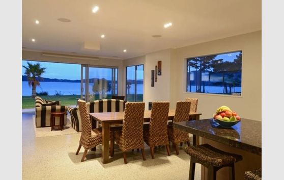 WATERFRONT AT PARADISE POINT