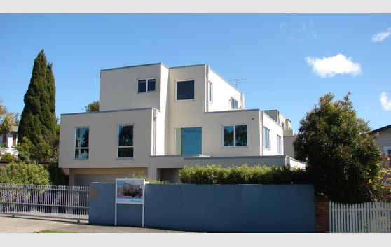 Big, secure, warm family home - reports available