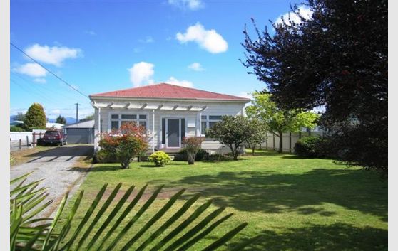 Double Garaging, Quarter of an Acre, 3 plus Bedrooms