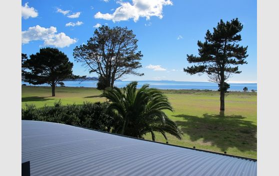 Sands Cres - Beachfront