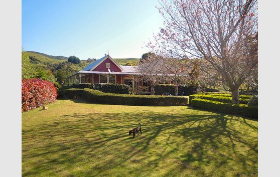 A CAPTIVATING COUNTRY RETREAT