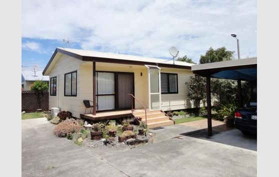 Sunny Onekawa cottage