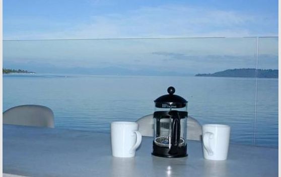 WATERFRONT LIVING - THE ULTIMATE EXPERIENCE!