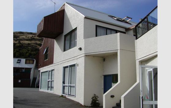 FRANKTON APARTMENT