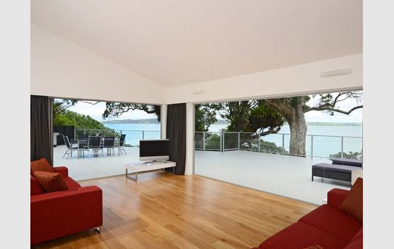 Waterfront Home - Manganese Point