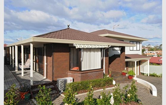 BRICK BEAUTY IN EARLY MATUA