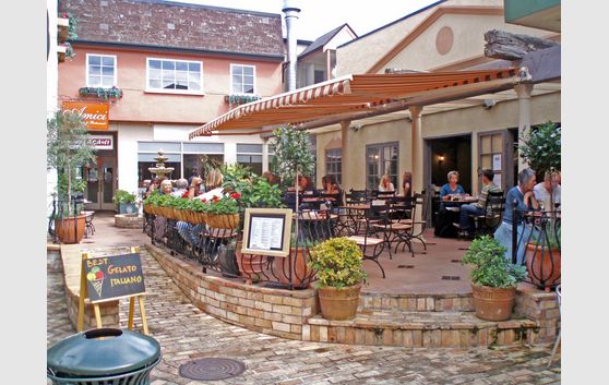 RESTAURANT / PIZZERIA / CAFE