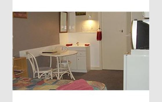 Prime Motel Location, New Lease, Outstanding!
