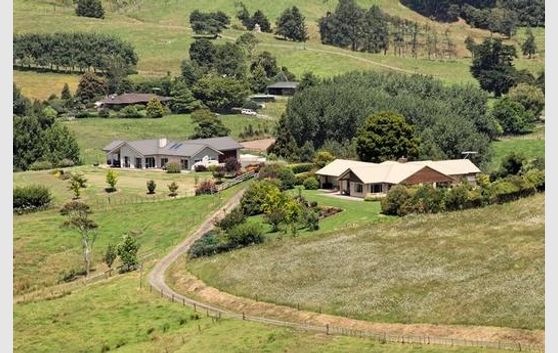 UNIQUE RURAL LIFESTYLE WITH TWO EXECUTIVE HOMES!