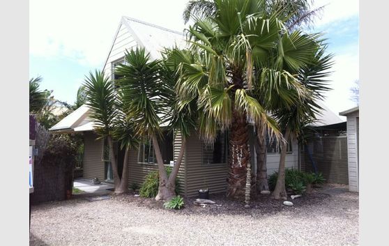 A GROOVY LITTLE PAD BY THE SEA