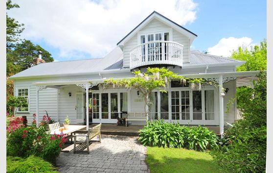 A tastefully renovated Original 1912 Villa on 5 Acres!