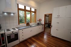 RED DOOR MANOR - CHARACTER PLUS LARGE SECTION