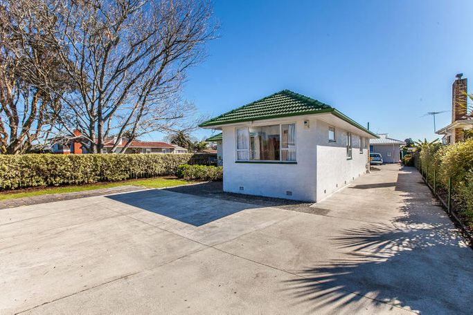 te atatu peninsula 5房 home and income beside the park