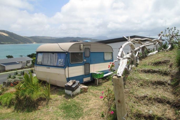 opononi views to die for plus caravan