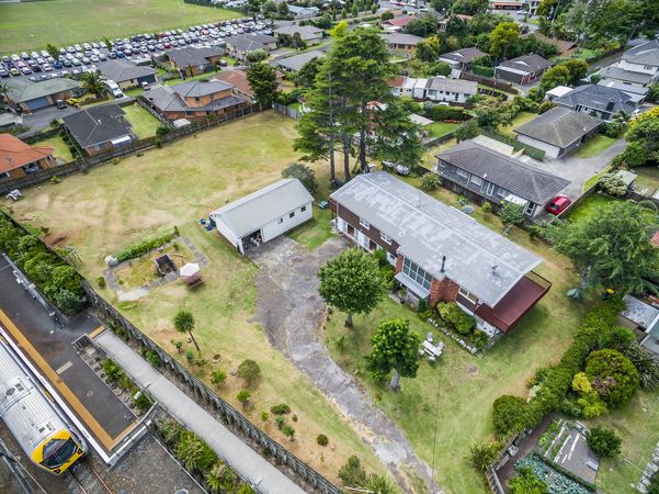 henderson 4房 3392m2 land with huge potential! large home!