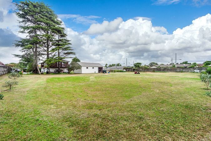 henderson 4房 3392m2 land with huge potential! large home!